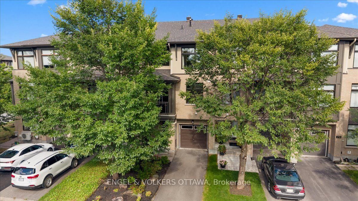 75 Blueheart Bay • Ottawa, ON photo 2