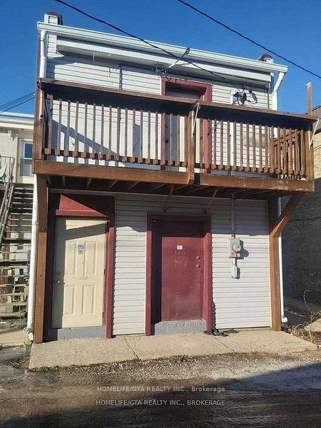 11 King St W photo 1