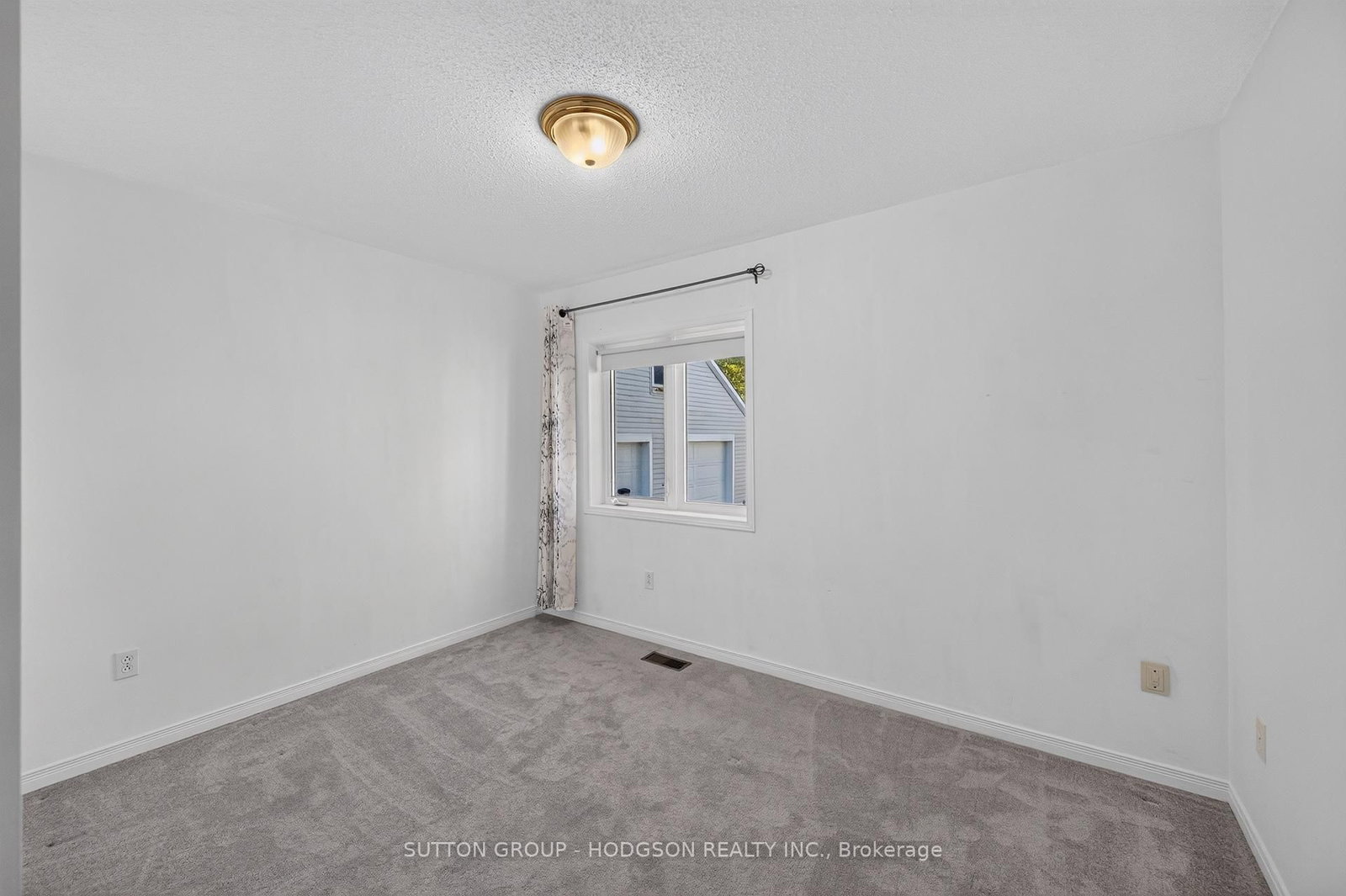 105 Tecumseh Avenue W • London South, ON photo 18