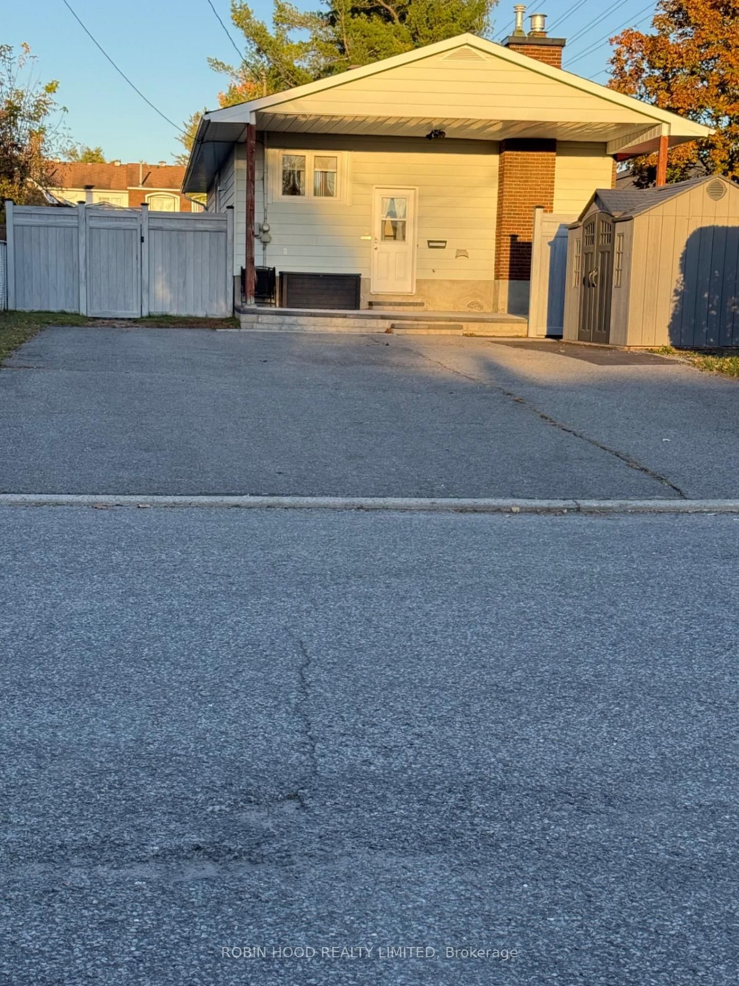 2469 Innes Rd, Ottawa, view 3