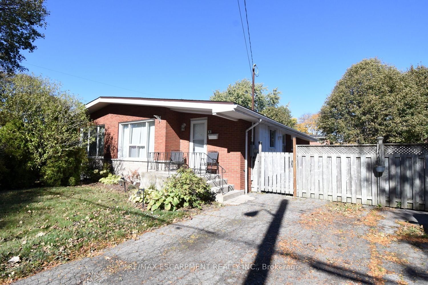 Semi-Detached House for sale at 5 RONALDSHAY Avenue, Hamilton, Ontario, L9A 3B2 - Greeningdon - MLS: X14099930