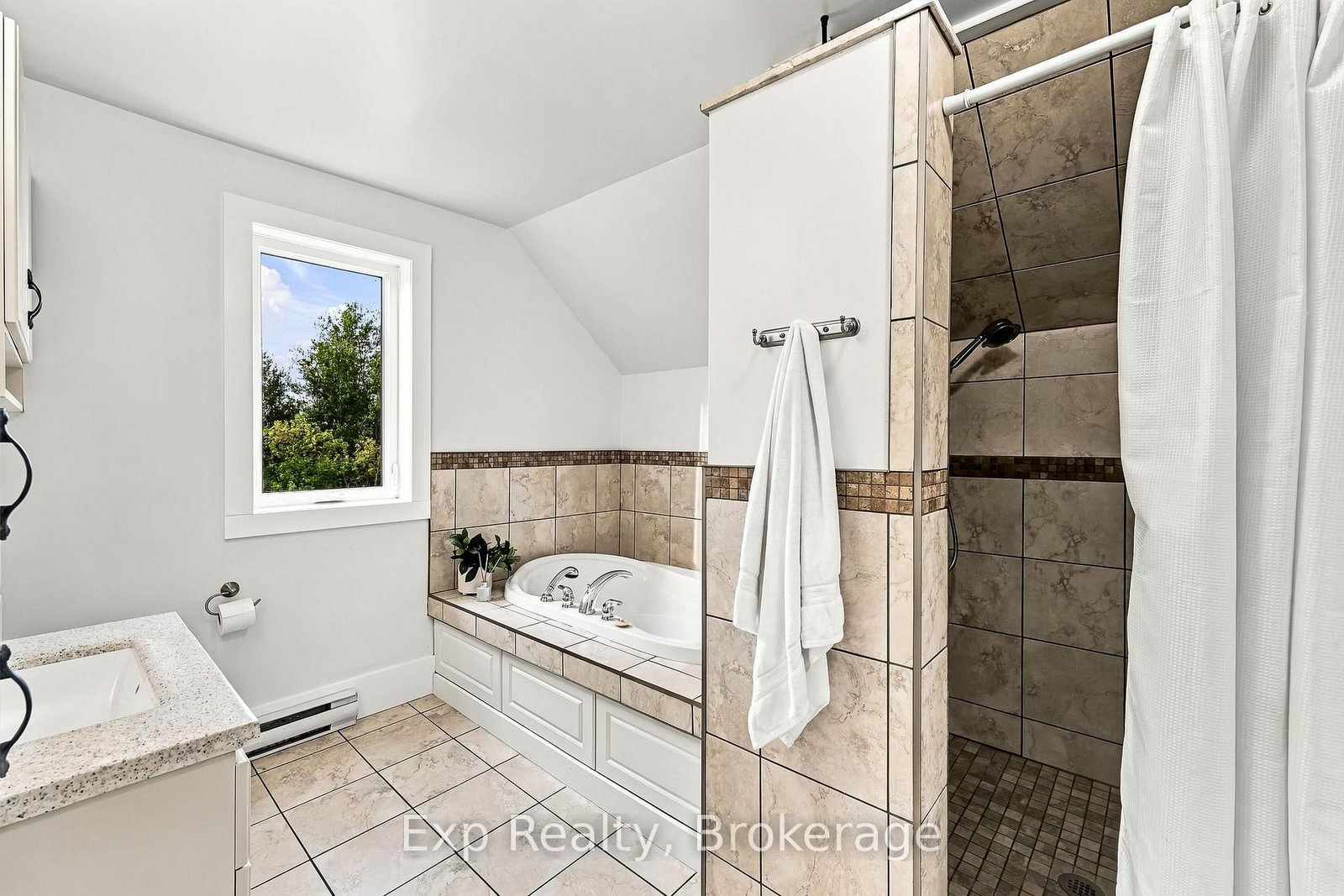 6397 Old Highway 2 • Shannonville, ON photo 27