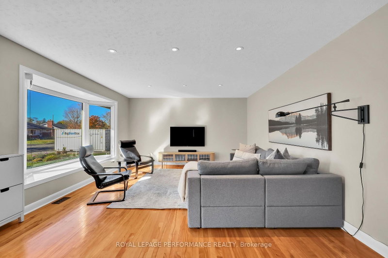 1321 Rustic Dr photo 3