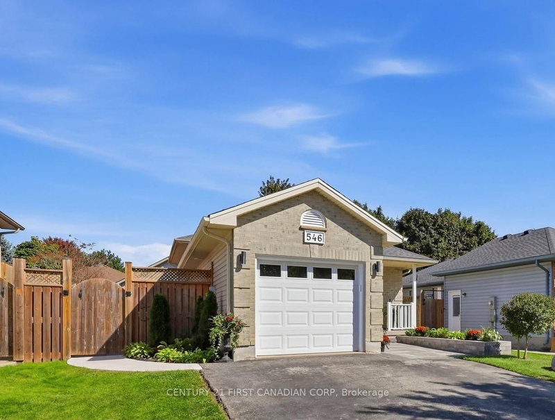 546 Talltree Cres photo 3