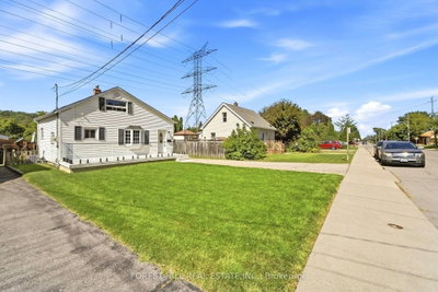 662 Cochrane Road • Hamilton, ON photo 2