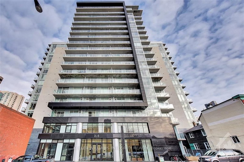 706 - 255 BAY Street