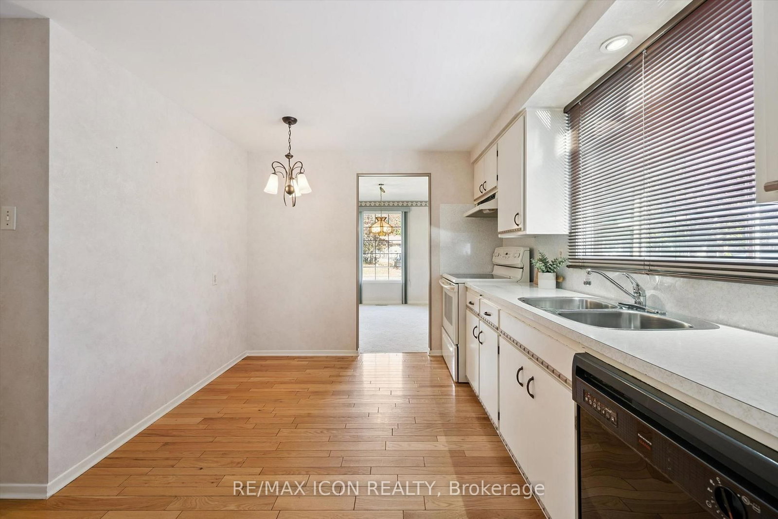 43 Lewis Crescent • Kitchener, ON photo 9