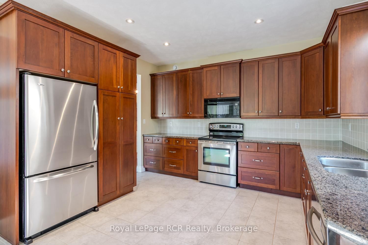 221 EMERALD DR Drive • Saugeen Shores, ON photo 18