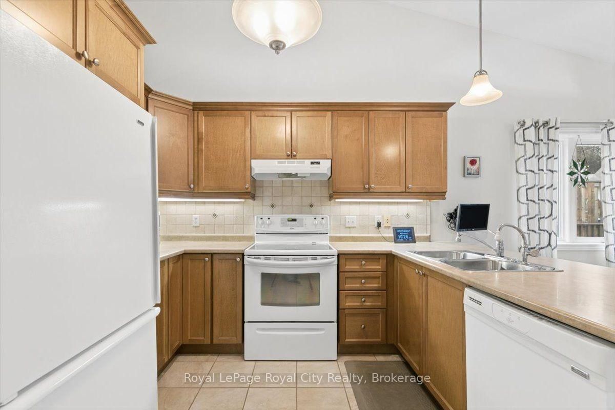 18 Mullin Drive • Guelph, ON photo 15