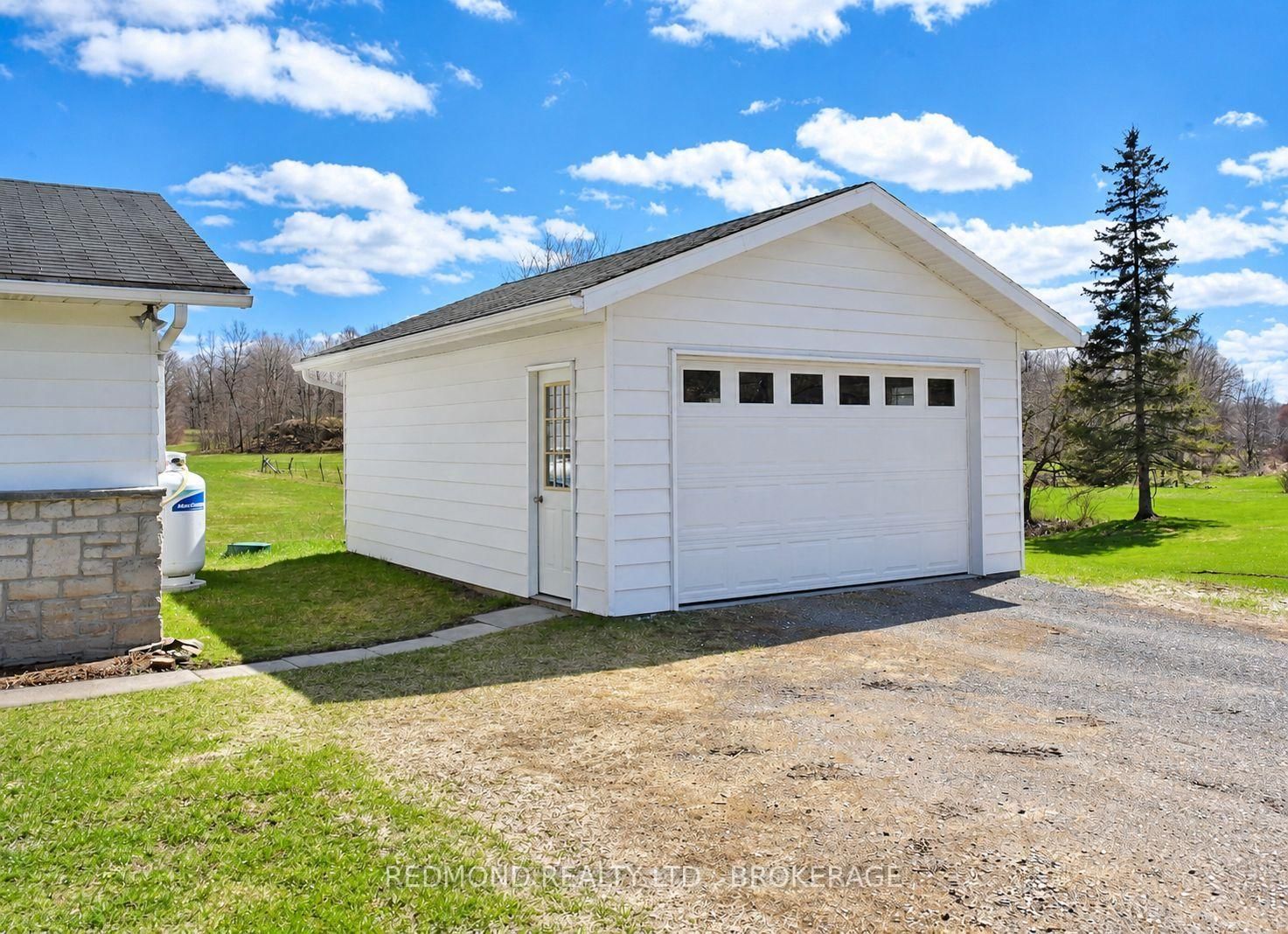 1319 County Rd 2 Road • Leeds and the Thousand Islands, ON photo 30