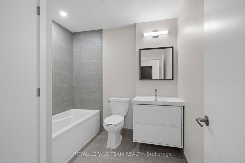 370 Athlone Ave photo 3