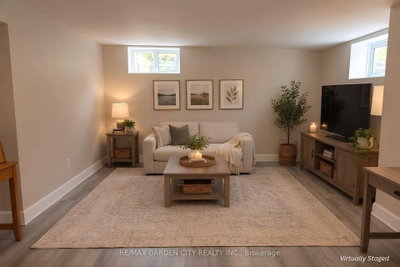 1 Melrose Avenue, Grimsby — Detached for rent