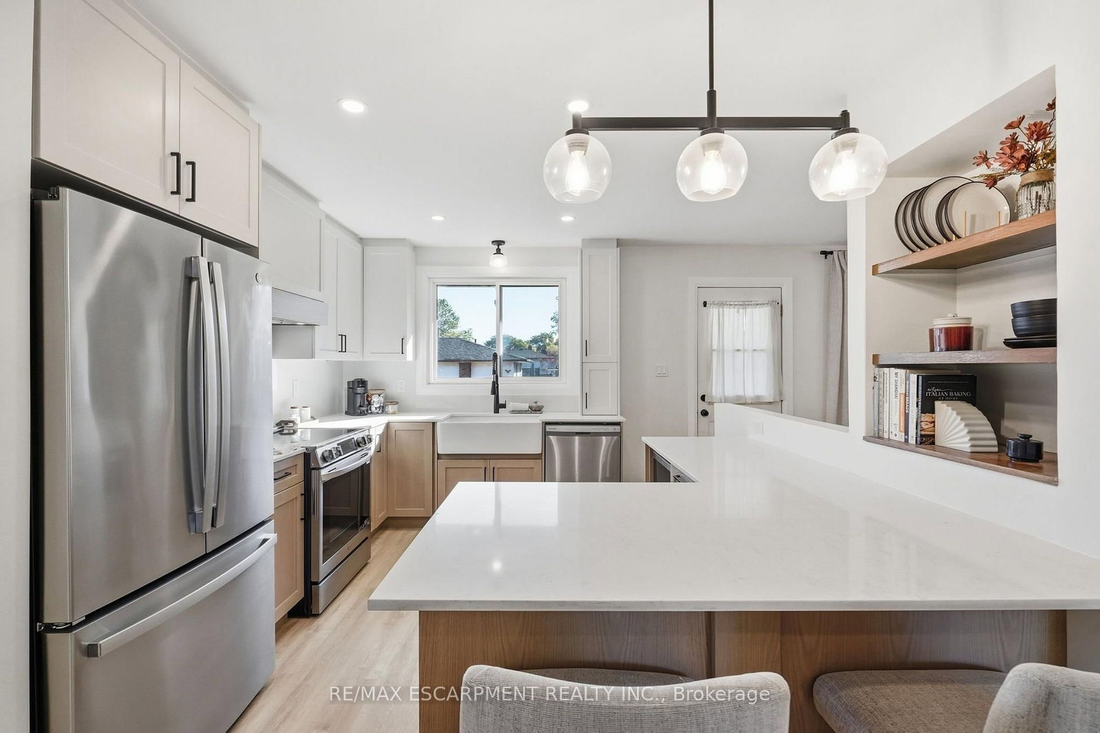 48 Stoney Brook Drive • Hamilton, ON photo 6