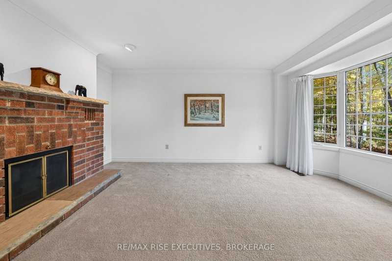 1685 Woodmount Grve photo 5
