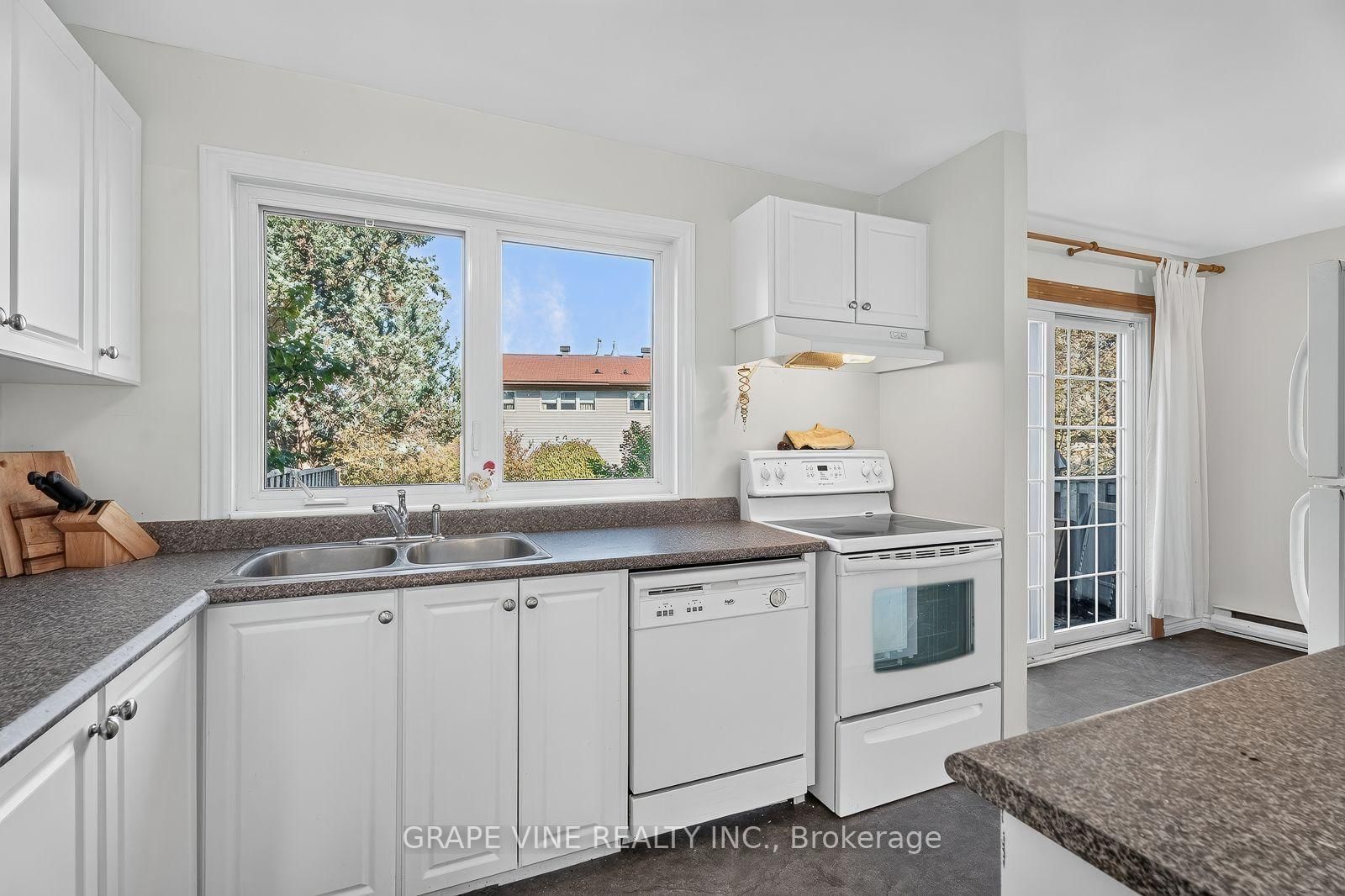34-181 Huntridge Private, Ottawa, view 17