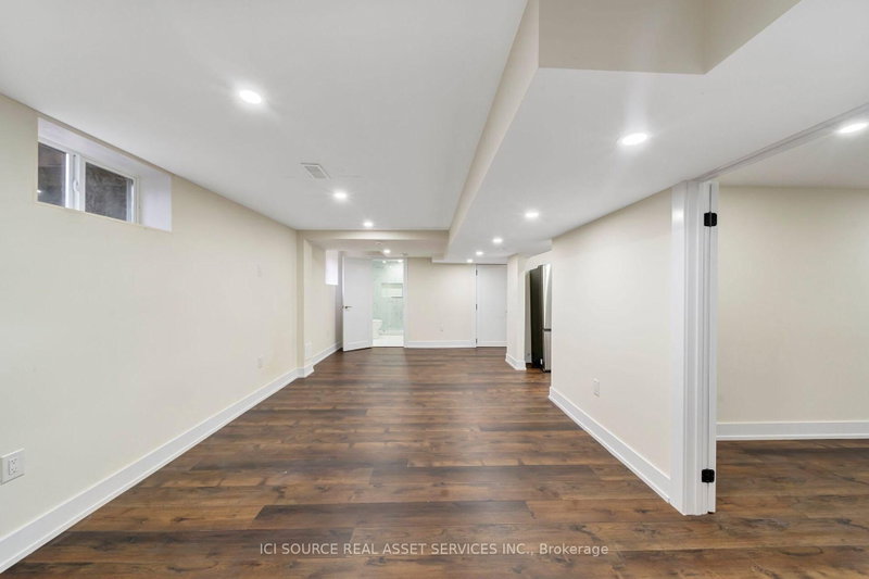 78 Leaside Dr photo 5