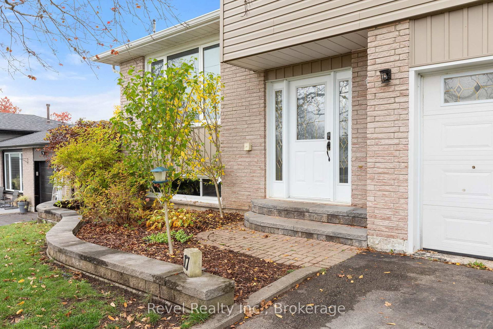 17 Mohawk Drive • Kawartha Lakes, ON photo 4