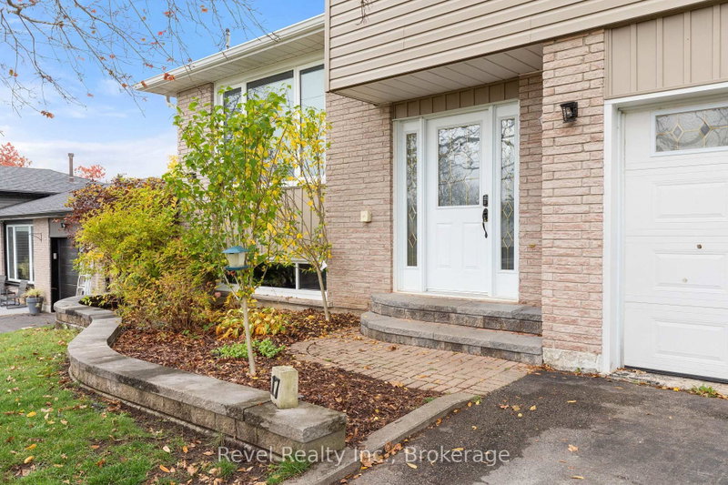 17 Mohawk Dr photo 4