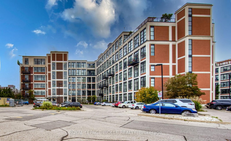 404 King St W photo 1