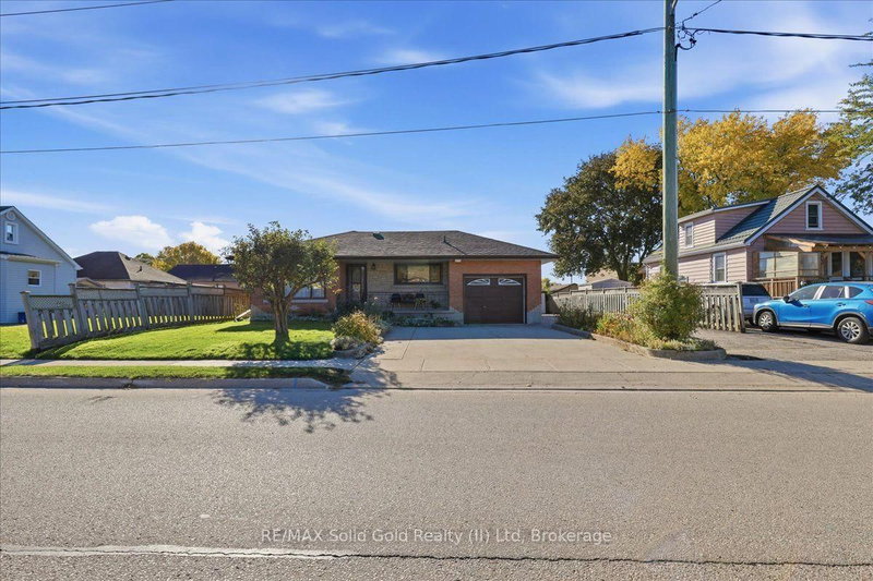 207 Elliott St photo 1