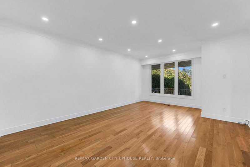 MAIN FLOOR - 3083 PORTAGE Road