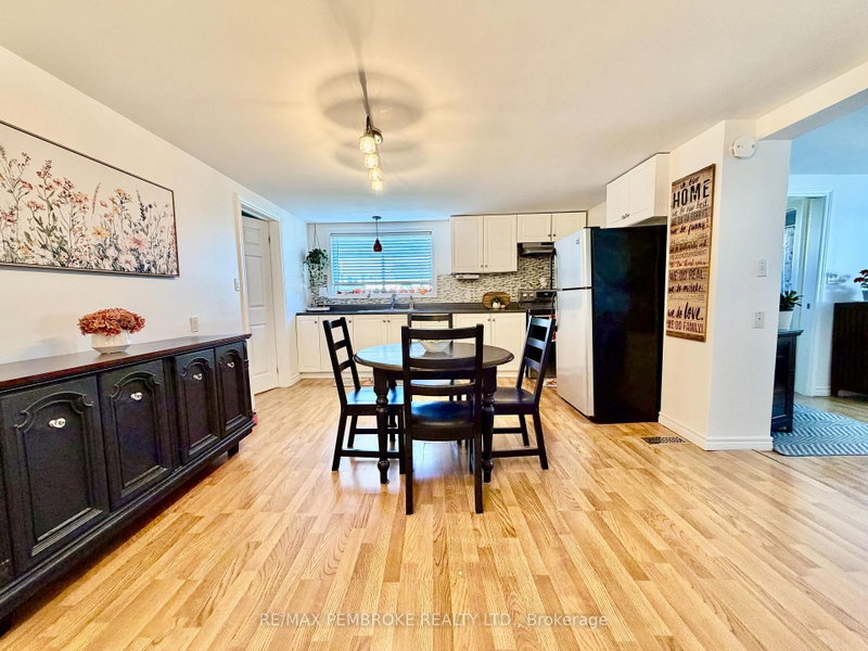 1081 Bronx St photo 5