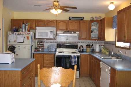 329 Mary St W, Kawartha Lakes, K9V5X5 | Image 2