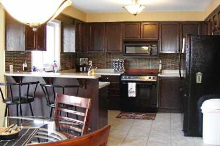 28 Shaina Crt, Barrie, L4N9S7 | Image 2