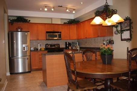 17 Cranberry Lane, Barrie, L4N0Z1 | Image 3