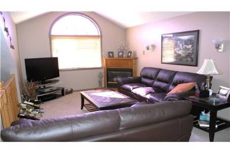 562 Erinbrook Dr, Kitchener, N2E3M8 | Image 2