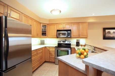 18 Balmoral Pl, Barrie, L4N0Y9 | Image 2