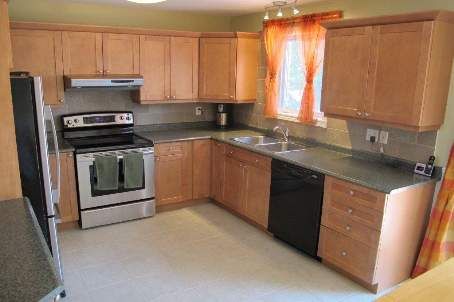 40 Kell Pl, Barrie, L4N9K5 | Image 2