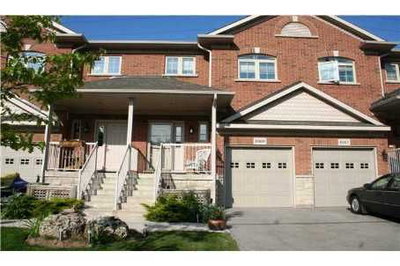 Townhouse sold at 1069 Beach Boulevard, Hamilton, Ontario, L8H6Z9 - Hamilton Beach - MLS: X2378598