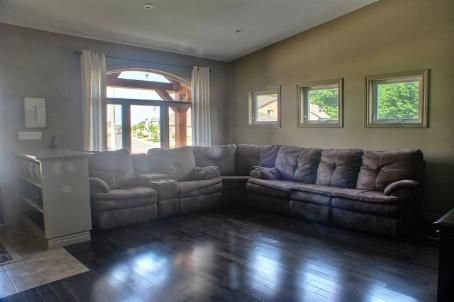 9069 Tapestry Crt, Niagara Falls, L2H0E1 | Image 3