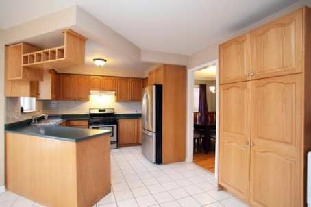 39 Etherington Cres, Barrie, L4N7T2 | Image 2