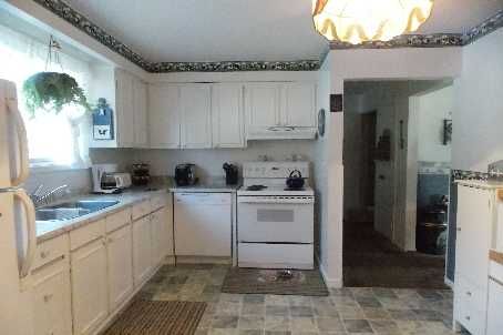 18 Spruyt Ave, East Luther Grand Valley, L9W5X4 | Image 2