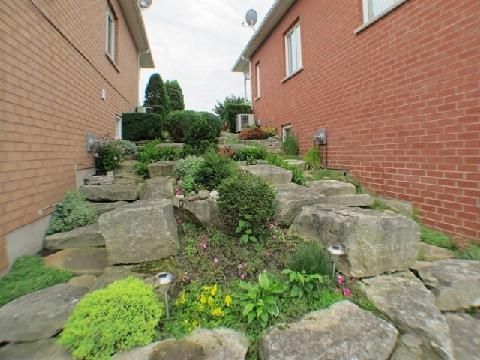 44 Morrison Cres, Grimsby, L3M5K4 | Image 3