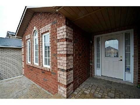 75 Ambler Bay, Barrie, L4M7A6 | Image 3