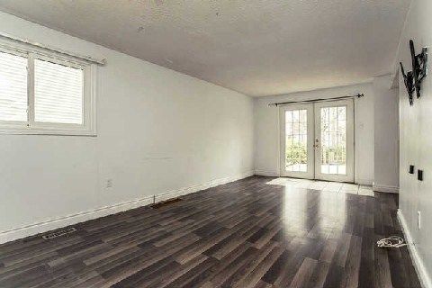 56 Shakespeare Cres, Barrie, L4N 6C1 | Image 2