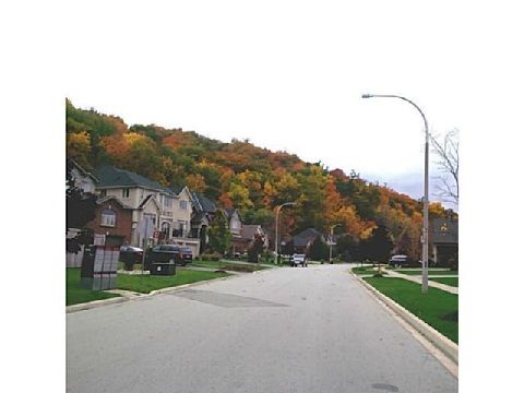 119 Dorchester Dr, Grimsby, L3M5H5 | Image 3