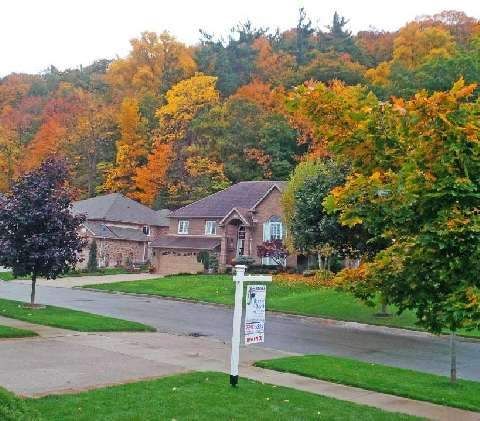 119 Dorchester Dr, Grimsby, L3M 5H5 | Image 2