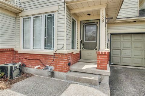189 Shadow Wood Crt, Waterloo, N2K 3W4 | Image 2