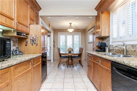 39 Regis Crt, Hamilton, L8E 3M8 | Image 2