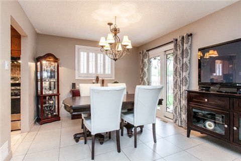 39 Regis Crt, Hamilton, L8E 3M8 | Image 3