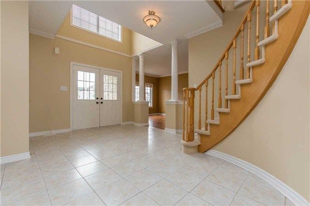 6 Silvercreek Cres, Barrie, L4N0Z8 | Image 2