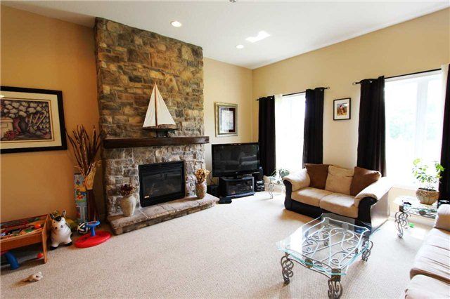 42 Somerville Cres, Mulmur, L0N1M0 | Image 2