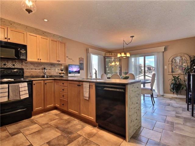 204 Proclamation Dr, Barrie, L4N0Y9 | Image 2