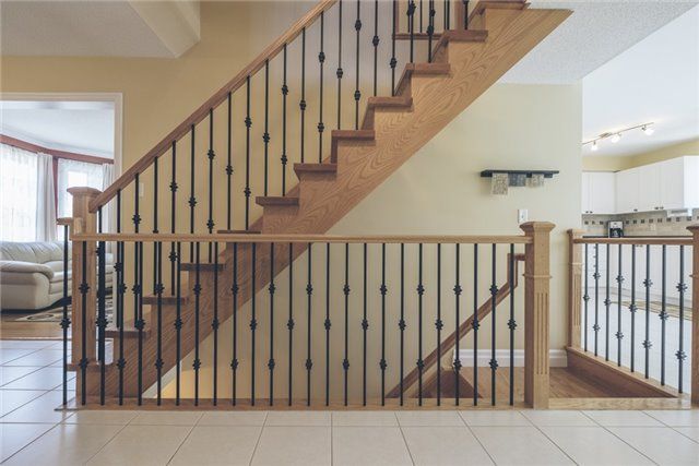 28 Shalom Way, Barrie, L4N 5X9 | Image 3