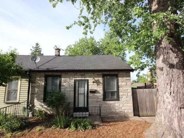 Semi-Detached House sold at 122 Peter Street, Hamilton, Strathcona, L8R1T8 - MLS: X3515595