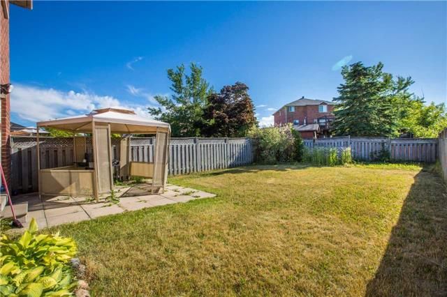 28 Violet St, Barrie, L4N9N2 | Image 2